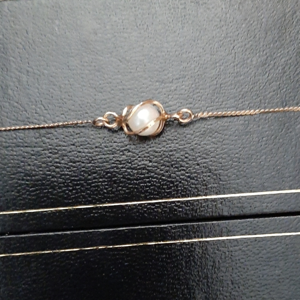 Pearl necklace